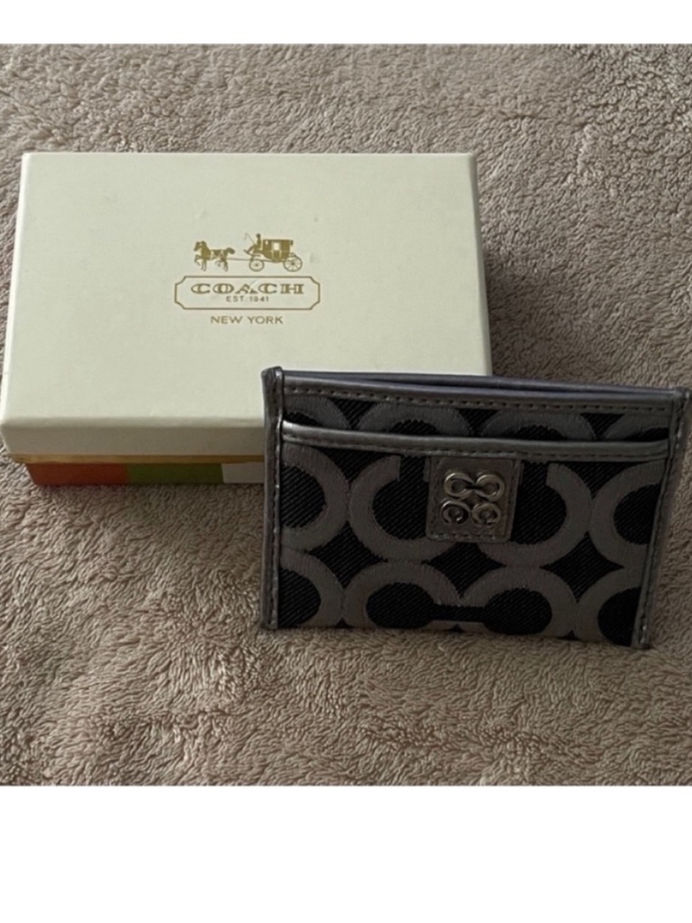 Coach Signature Black and Silver
Card Holder VTG Vibes